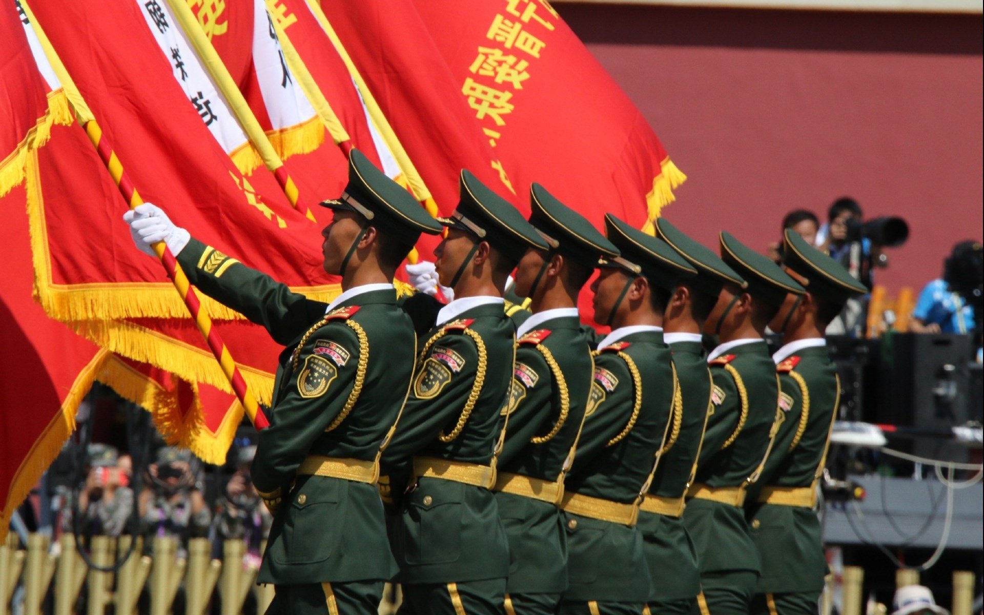 精彩瞬间尽收眼底，球场风云再起，球场风采依旧