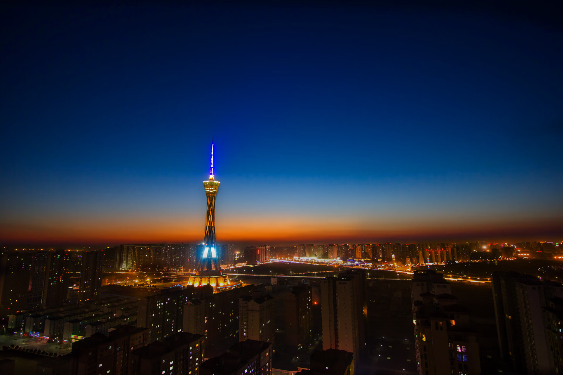 拉脱维亚男篮在欧洲预选赛中表现出色,迈出关键一步